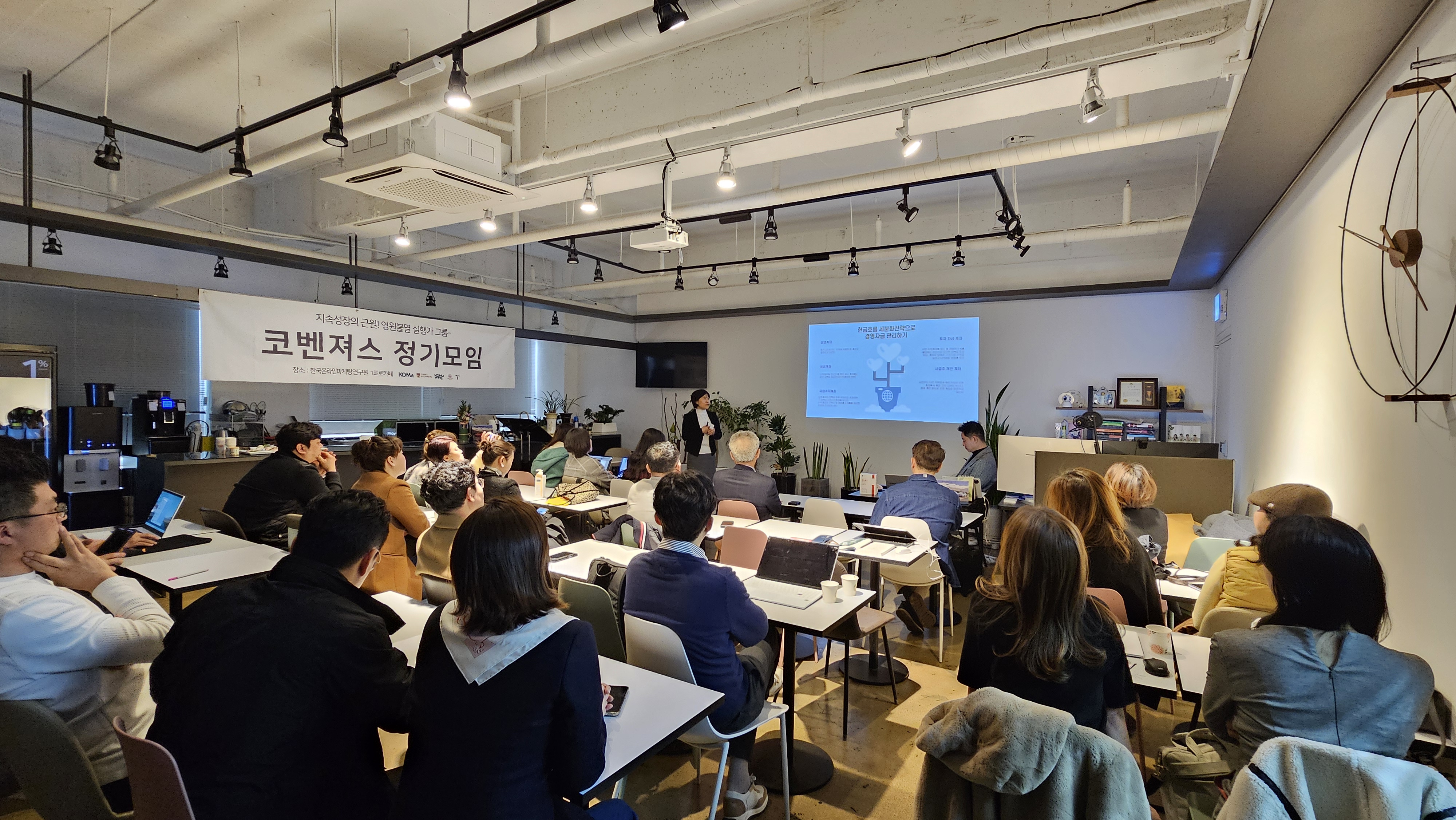 1프로카페 내부 시설 메인